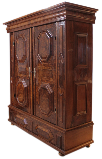 restaurierter Barockschrank Schellackpolitur
